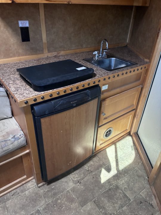 Used 2010 Exiss 4H GN Sport ES-400 Weekender Horse Trailer