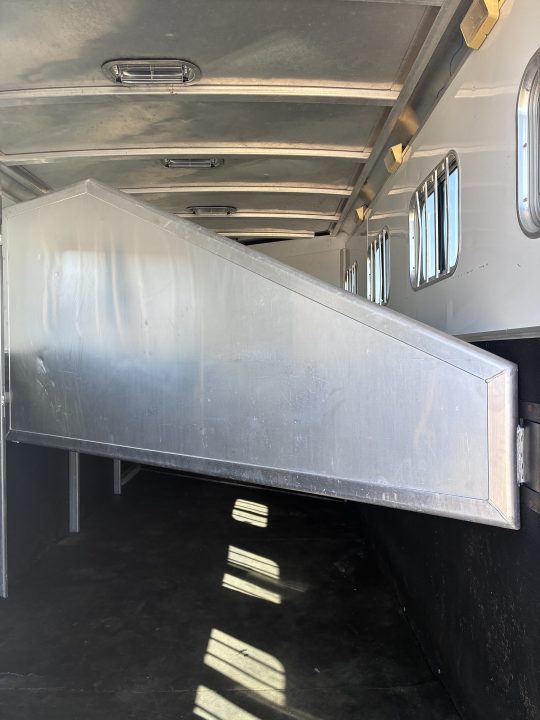 Used 2010 Exiss 4H GN Sport ES-400 Weekender Horse Trailer