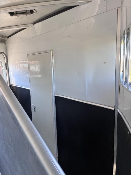 Used 2010 Exiss 4H GN Sport ES-400 Weekender Horse Trailer
