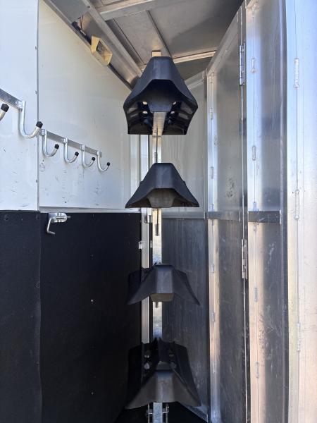 Used 2010 Exiss 4H GN Sport ES-400 Weekender Horse Trailer