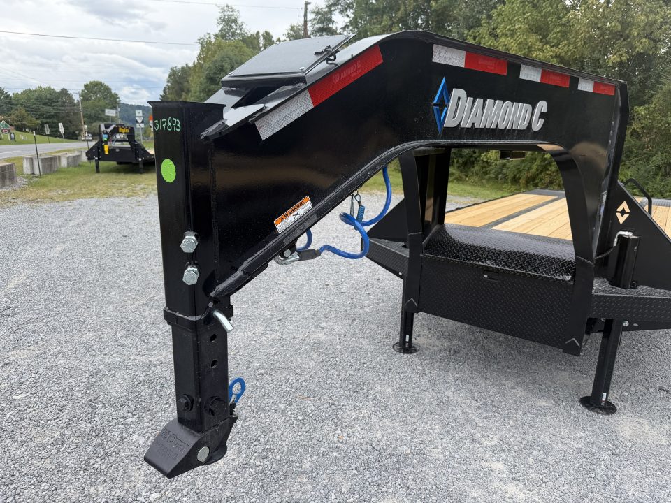 New 2027 Diamond C FMAX210 GOOSENECK TRAILER **ABS BRAKES** HYDRO JACK & DOVE ALUMINUM OUTER RIMS 14 PLY TIRES