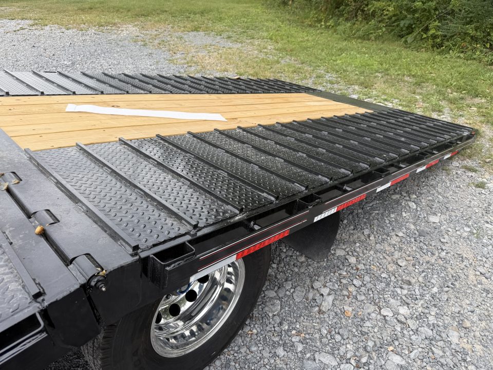 New 2027 Diamond C FMAX210 GOOSENECK TRAILER **ABS BRAKES** HYDRO JACK & DOVE ALUMINUM OUTER RIMS 14 PLY TIRES