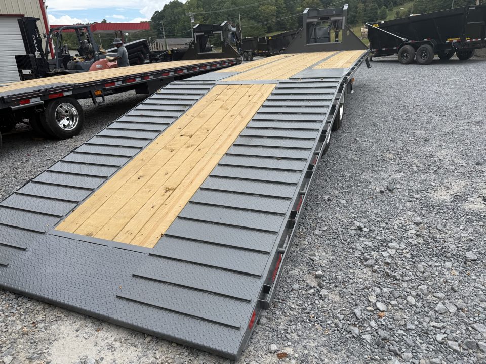 New 2027 Diamond C FMAX 212 GOOSENECK TRAILER HYDRO JACKS & DOVE ALUMINUM OUTER RIMS ** ABS BRAKES**