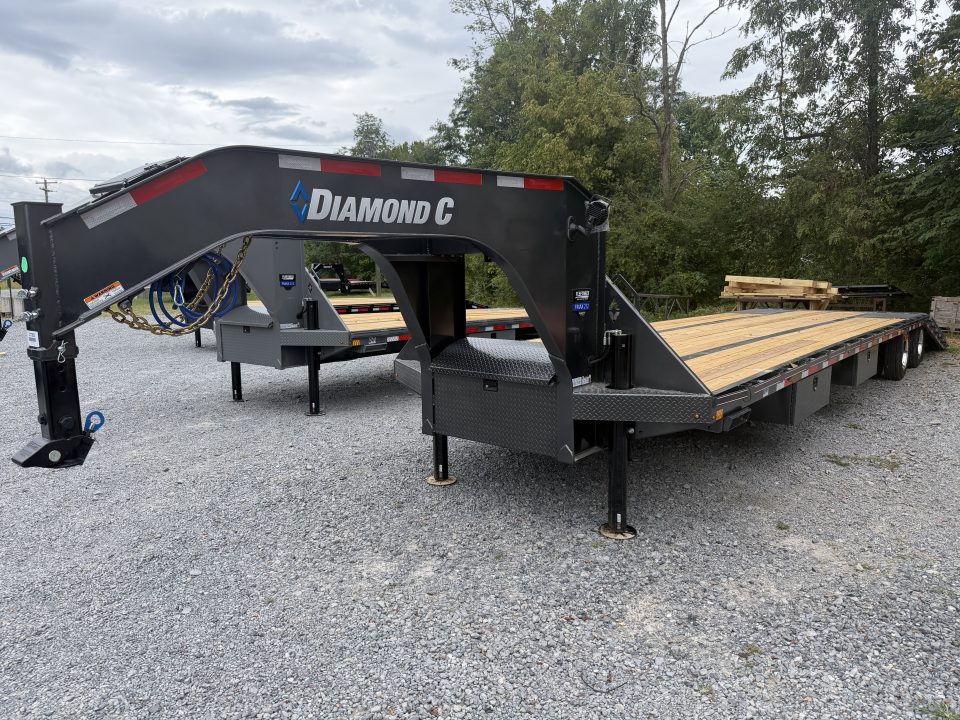 New 2027 Diamond C FMAX212 GOOSENECK TRAILER PACESETTER HYDRO JACKS & DOVE DISC BRAKES ALUMINUM OUTER RIMS