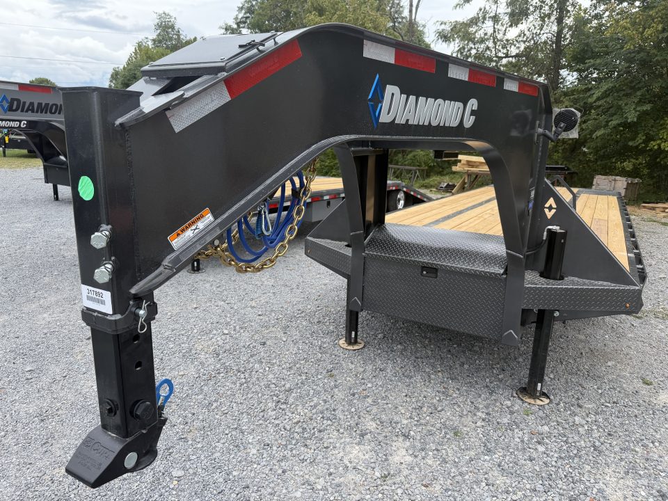 New 2027 Diamond C FMAX212 GOOSENECK TRAILER PACESETTER HYDRO JACKS & DOVE DISC BRAKES ALUMINUM OUTER RIMS