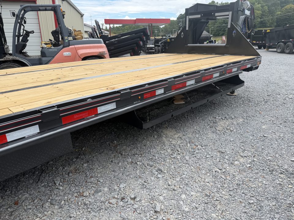 New 2027 Diamond C FMAX212 GOOSENECK TRAILER PACESETTER HYDRO JACKS & DOVE DISC BRAKES ALUMINUM OUTER RIMS