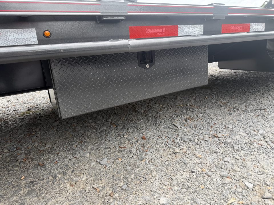 New 2027 Diamond C FMAX212 GOOSENECK TRAILER PACESETTER HYDRO JACKS & DOVE DISC BRAKES ALUMINUM OUTER RIMS