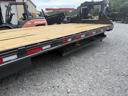 New 2027 Diamond C FMAX212 GOOSENECK TRAILER PACESETTER HYDRO JACKS & DOVE DISC BRAKES ALUMINUM OUTER RIMS