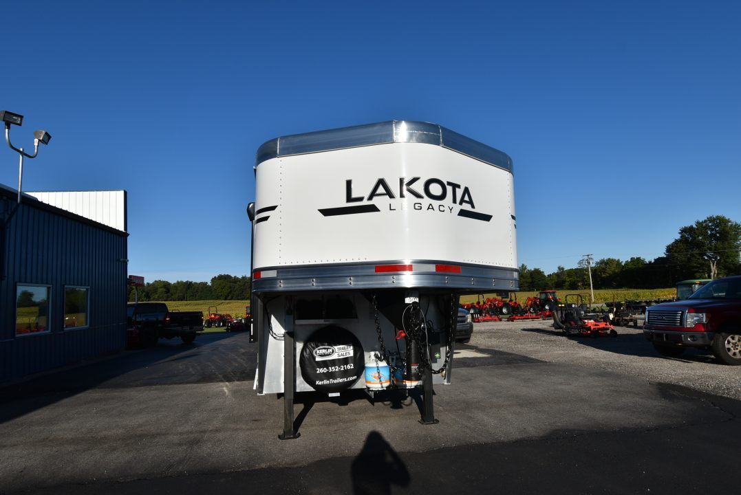 New 2027 Lakota Legacy 8315SR Horse Trailer