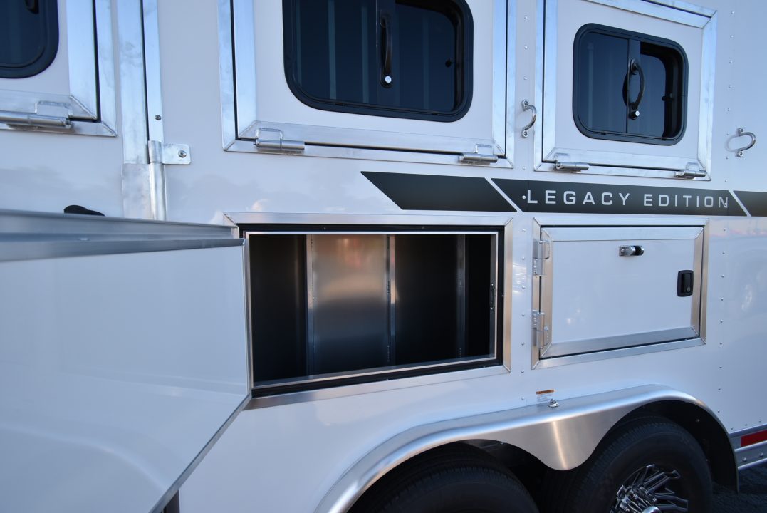 New 2027 Lakota Legacy 8315SR Horse Trailer
