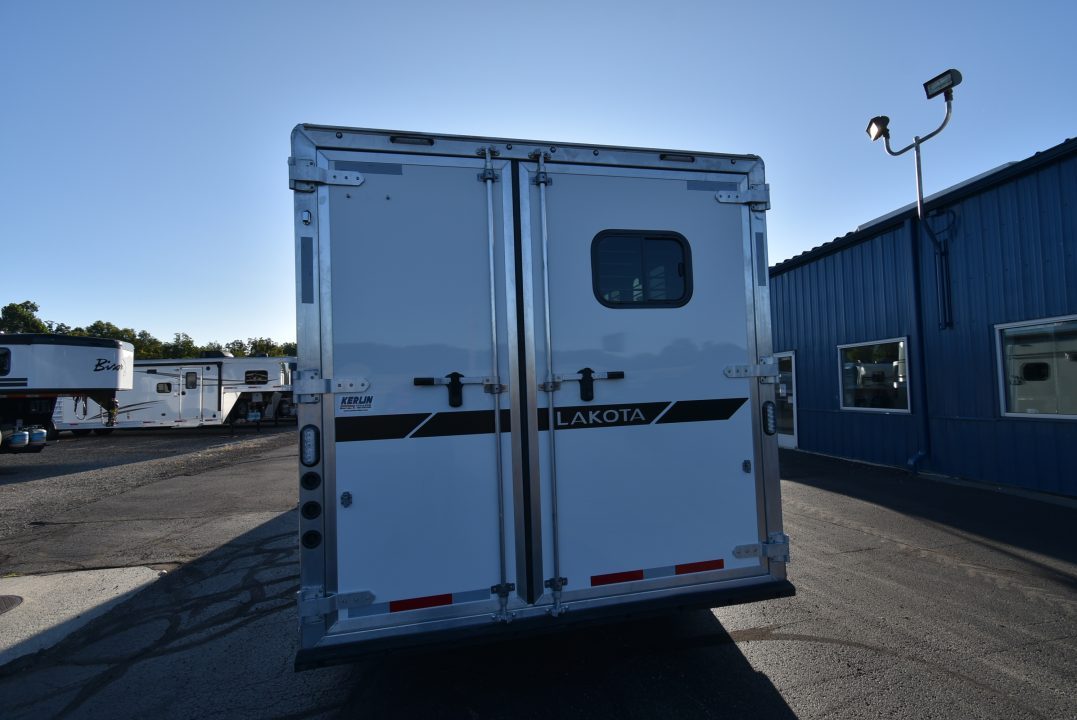 New 2027 Lakota Legacy 8315SR Horse Trailer