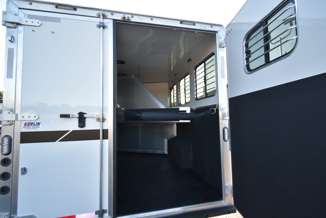 New 2027 Lakota Legacy 8315SR Horse Trailer