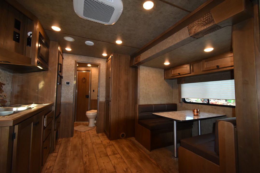 New 2027 Lakota Legacy 8315SR Horse Trailer