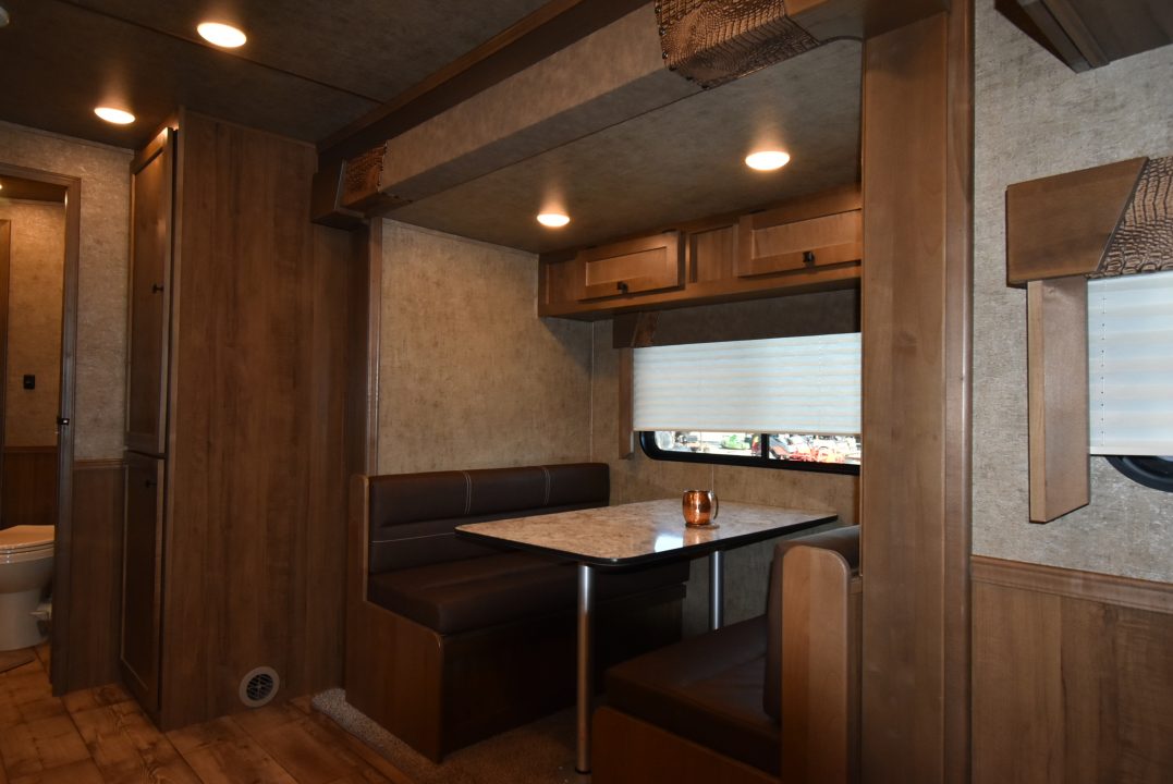 New 2027 Lakota Legacy 8315SR Horse Trailer