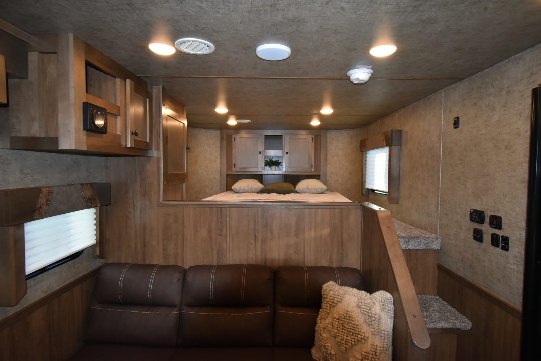 New 2027 Lakota Legacy 8315SR Horse Trailer