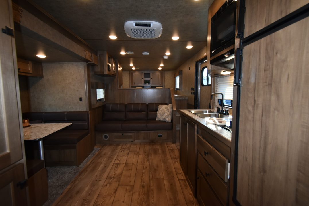 New 2027 Lakota Legacy 8315SR Horse Trailer