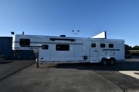 New 2027 Lakota Legacy 8315SR Horse Trailer