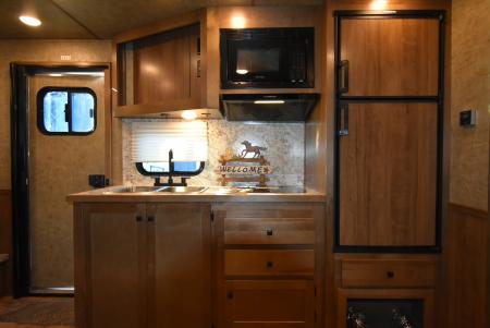 New 2027 Lakota Legacy 8315SR Horse Trailer