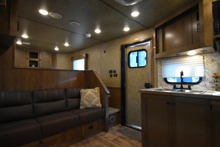 New 2027 Lakota Legacy 8315SR Horse Trailer