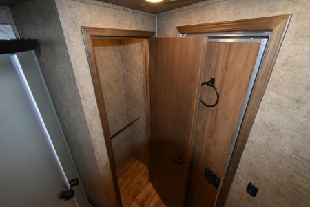 New 2027 Lakota Legacy 8315SR Horse Trailer