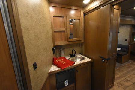 New 2027 Lakota Legacy 8315SR Horse Trailer
