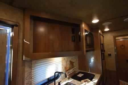 New 2027 Lakota Legacy 8315SR Horse Trailer