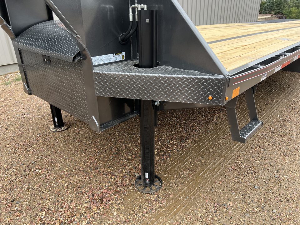 New 2027 Diamond C Trailers 35' FMAX212HDT Gooseneck Hydraulic Tail Flatbed Trailer