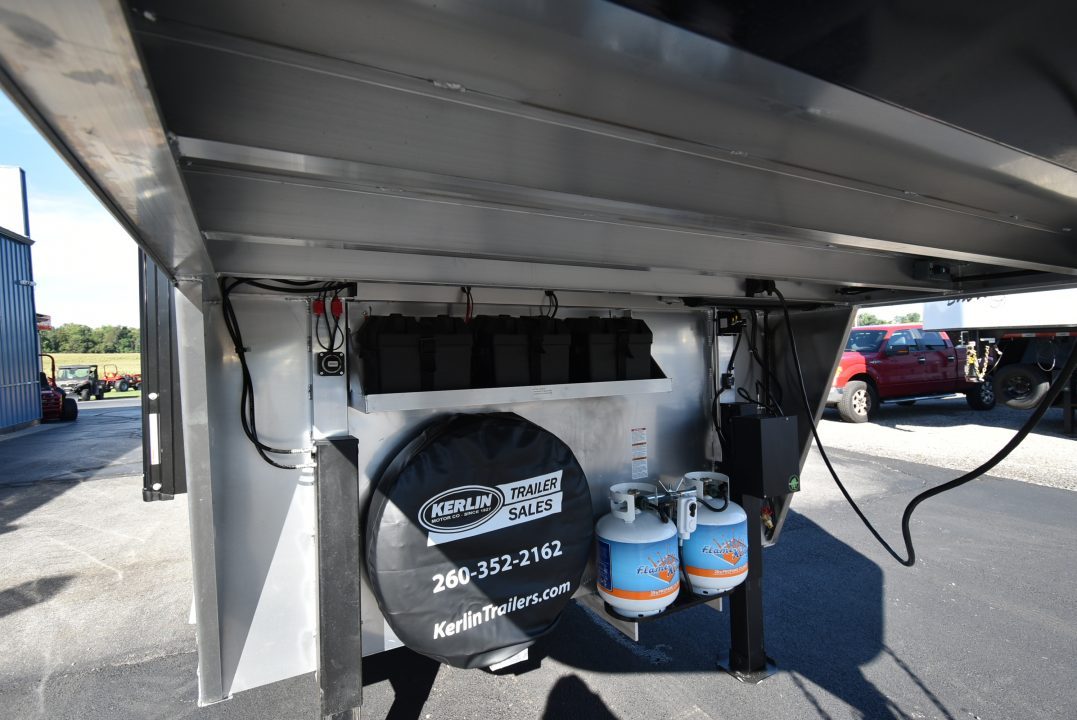 New 2027 Lakota Legacy 8415SR Horse Trailer