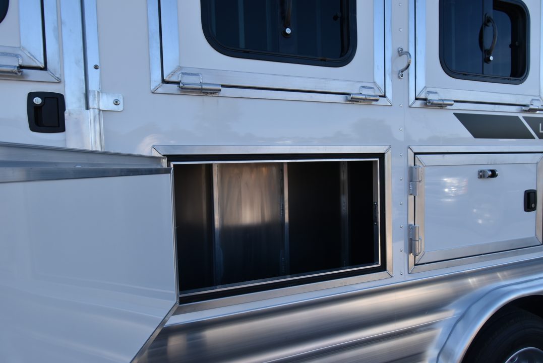 New 2027 Lakota Legacy 8415SR Horse Trailer