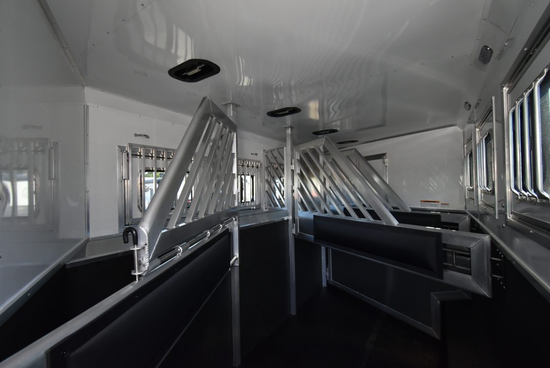 New 2027 Lakota Legacy 8415SR Horse Trailer