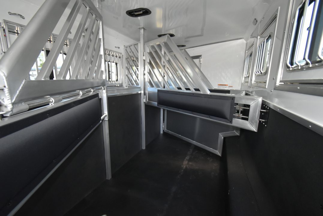 New 2027 Lakota Legacy 8415SR Horse Trailer