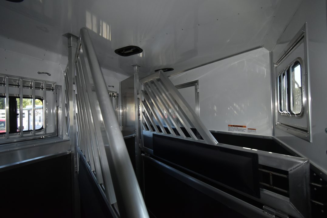 New 2027 Lakota Legacy 8415SR Horse Trailer