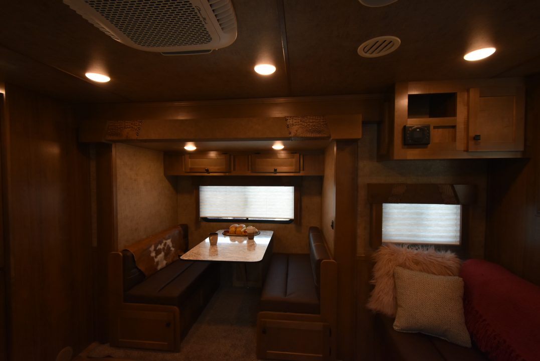 New 2027 Lakota Legacy 8415SR Horse Trailer