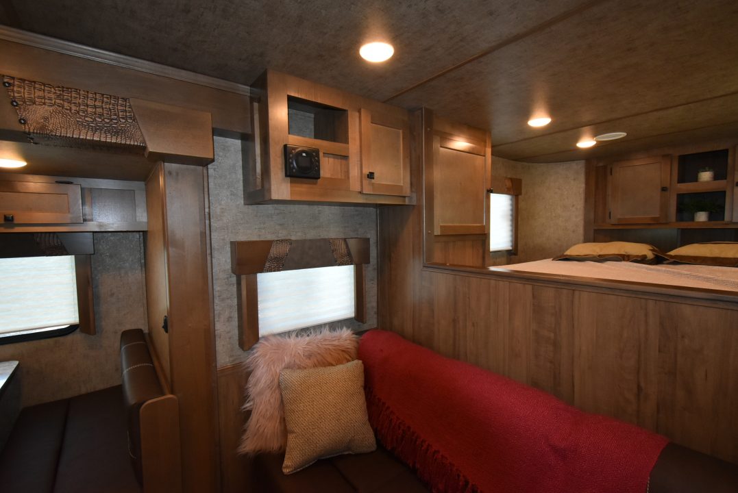 New 2027 Lakota Legacy 8415SR Horse Trailer