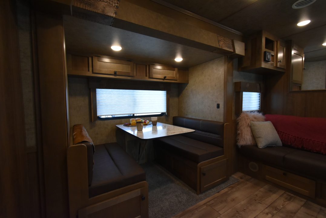 New 2027 Lakota Legacy 8415SR Horse Trailer