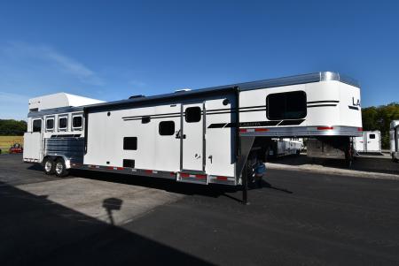 New 2027 Lakota Legacy 8415SR Horse Trailer