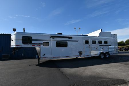 New 2027 Lakota Legacy 8415SR Horse Trailer