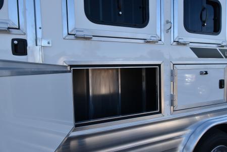New 2027 Lakota Legacy 8415SR Horse Trailer
