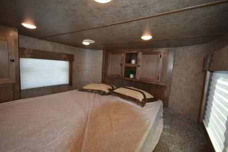 New 2027 Lakota Legacy 8415SR Horse Trailer