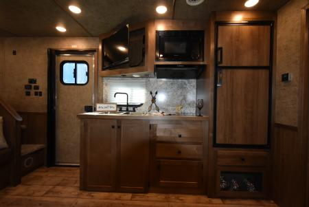 New 2027 Lakota Legacy 8415SR Horse Trailer