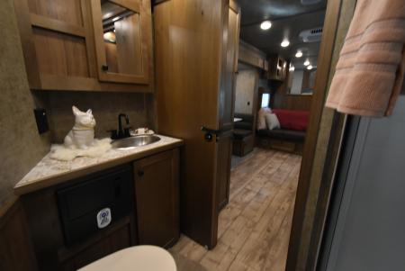 New 2027 Lakota Legacy 8415SR Horse Trailer