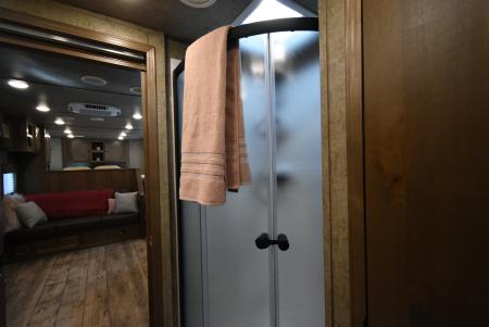 New 2027 Lakota Legacy 8415SR Horse Trailer