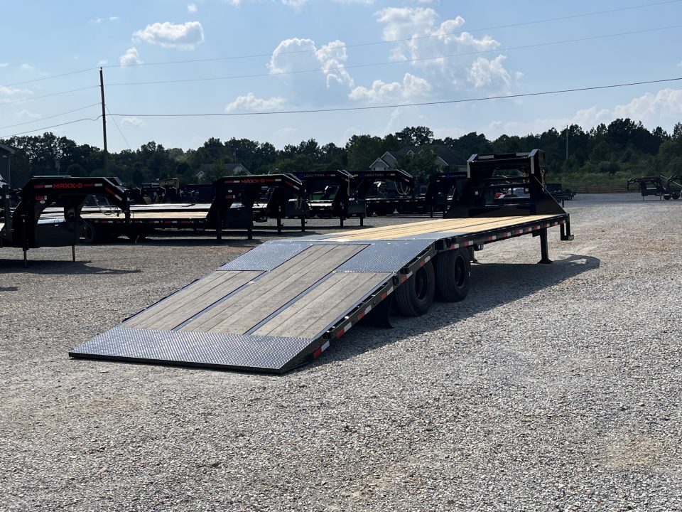 New 2027 Load Trail Gooseneck Hyd Dovetail Trailer | 102" x 32' 25.9K GVWR
