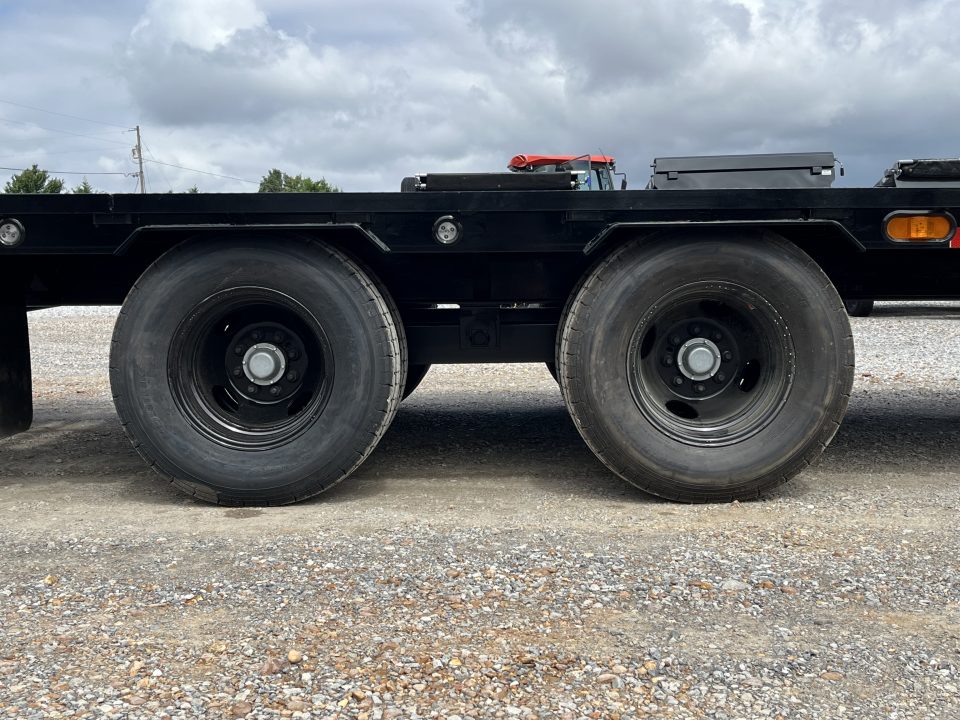 New 2027 MAXX-D 102"X28' 25K Gooseneck Flatbed Trailer