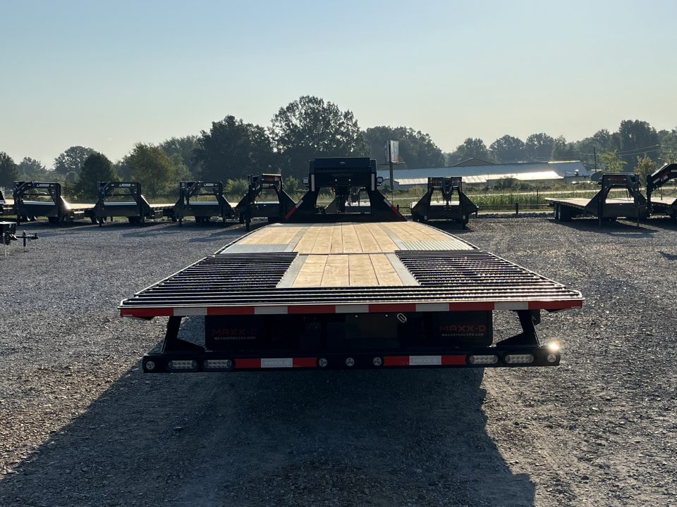 New 2027 MAXX-D 102"X40' Hydraulic Dovetail Gooseneck Trailer *AIR RIDE*