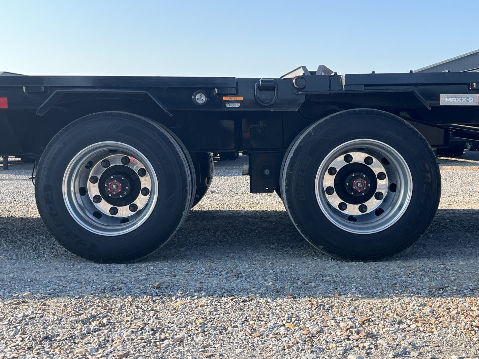New 2027 MAXX-D 102"X40' Hydraulic Dovetail Gooseneck Trailer *AIR RIDE*