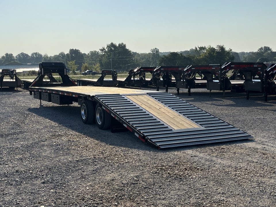 New 2027 MAXX-D 102"X40' Hydraulic Dovetail Gooseneck Trailer *AIR RIDE*