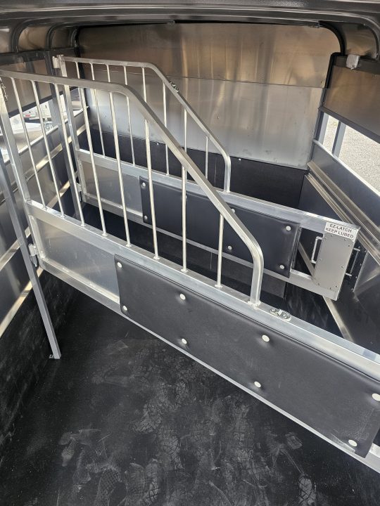 New 2027 Maverick 3 Horse Gooseneck Horse Trailer