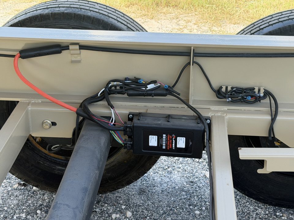 New 2027 Diamond C LPT210 Dump Trailer;ABS BRAKES; WIRELESS REMOTE ; 32” SIDES; 7 GAUGE WALLS AND FLOOR; PACESETTER EDITION; HYDRAULIC JACK