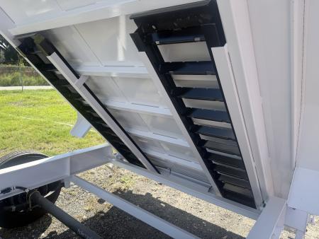 New 2027 Diamond C LPT208 Dump Trailer; 14X81; ABS BRAKES; 32’ TALL SIDES;WIRELESS REMOTE;SOLAR CHARGER; HYDRAULIC JACK; 18 PLY TIRES